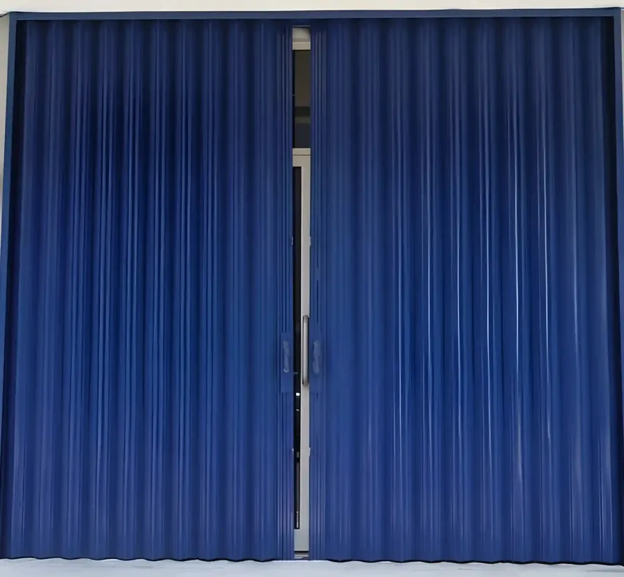 Folding gate terpasang di area ruko