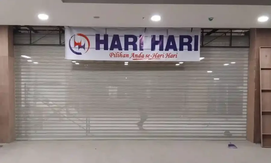 Rolling door industri terpasang di Hari Hari Swalayan